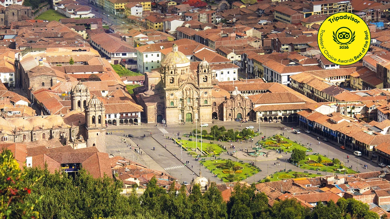 Vista de la Plaza de Armas de Cusco, uno de los destinos imperdibles del mundo en 2026 según Tripadvisor.