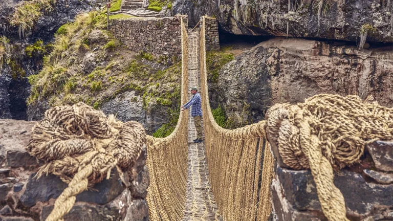 Officials and communities promote the renewal of the Inka Q’eswachaka Bridge as a sustainable tourist attraction.