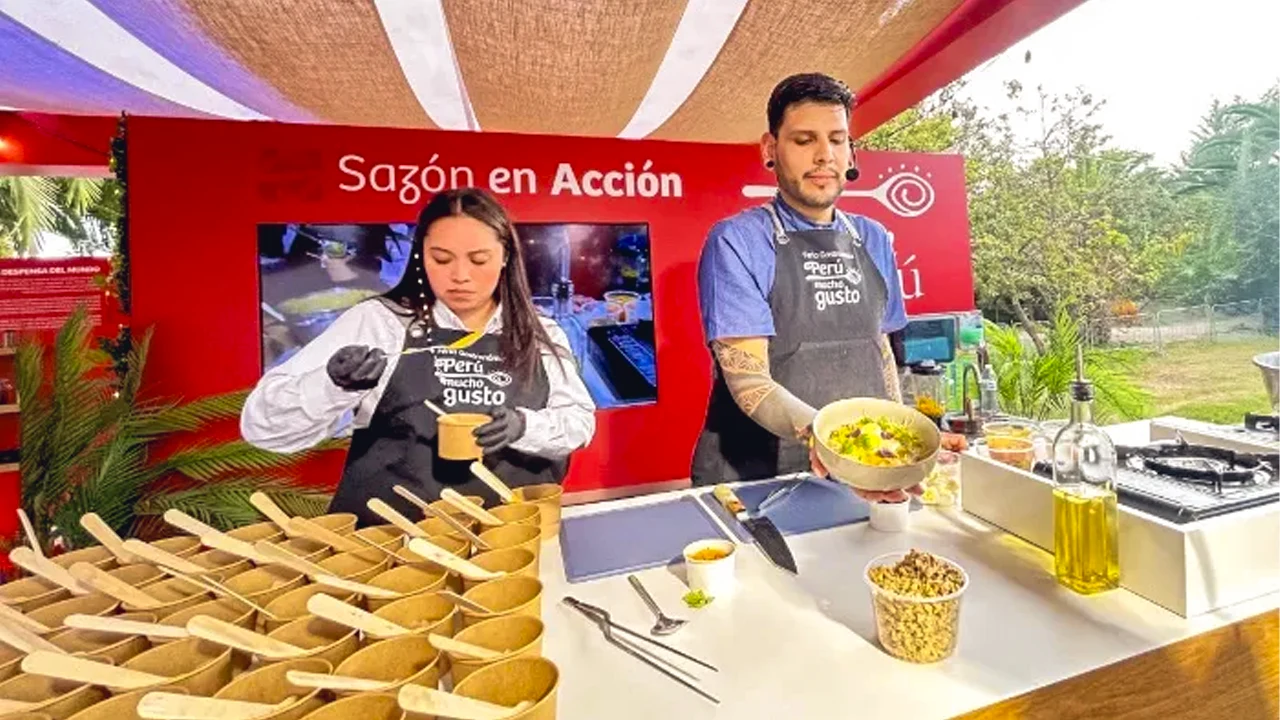 Sabores peruanos cautivan al público chileno durante la participación de Perú en el Festival Ñam 2026.
