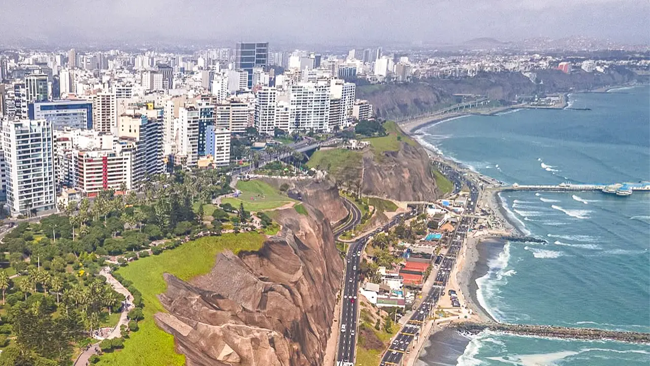 Promperú y SKY Airline anuncian alianza para impulsar el turismo hacia el Perú.