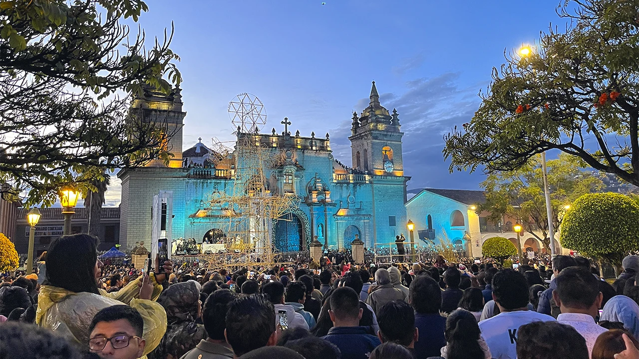 Procesión de Semana Santa en Ayacucho durante el feriado largo de 2026 en Perú