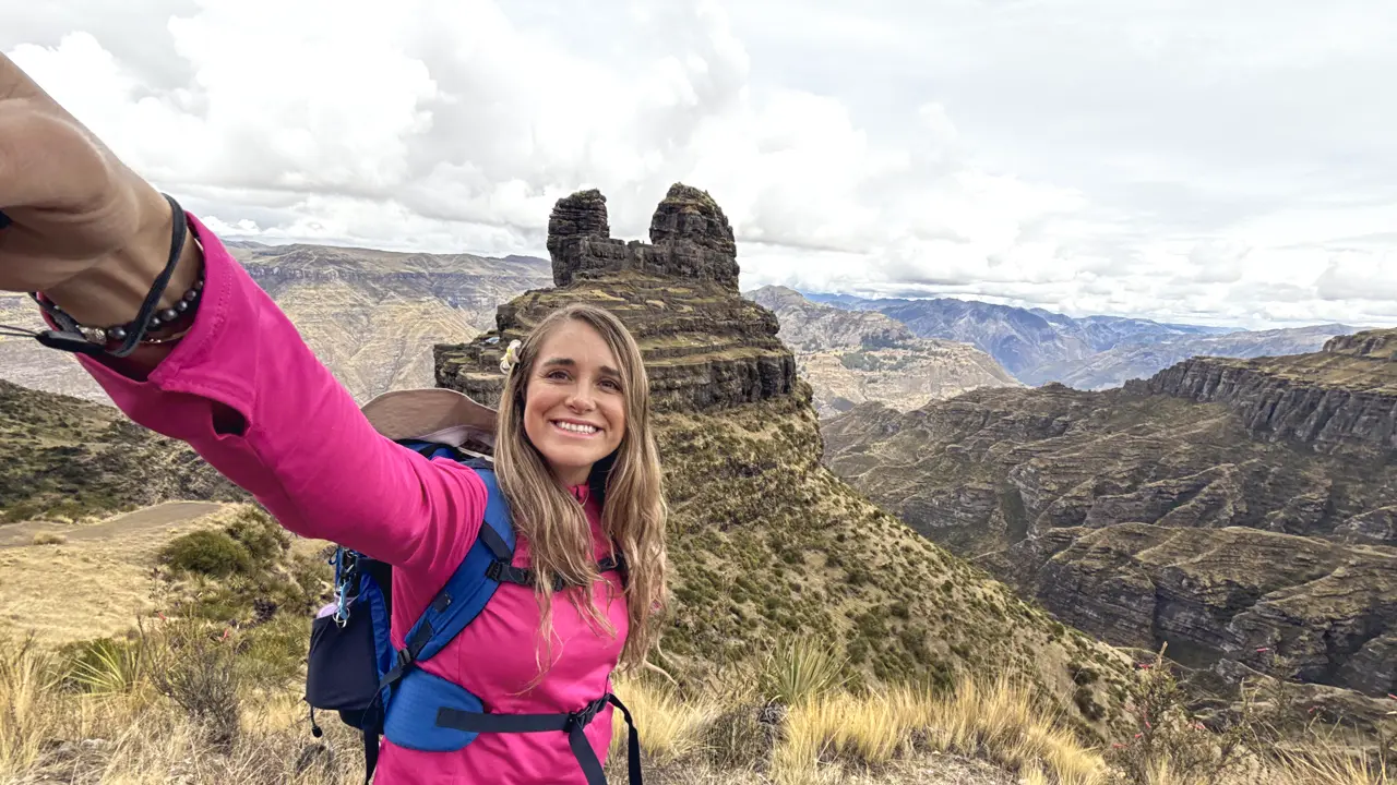 Happy tourist at Waqrapukara